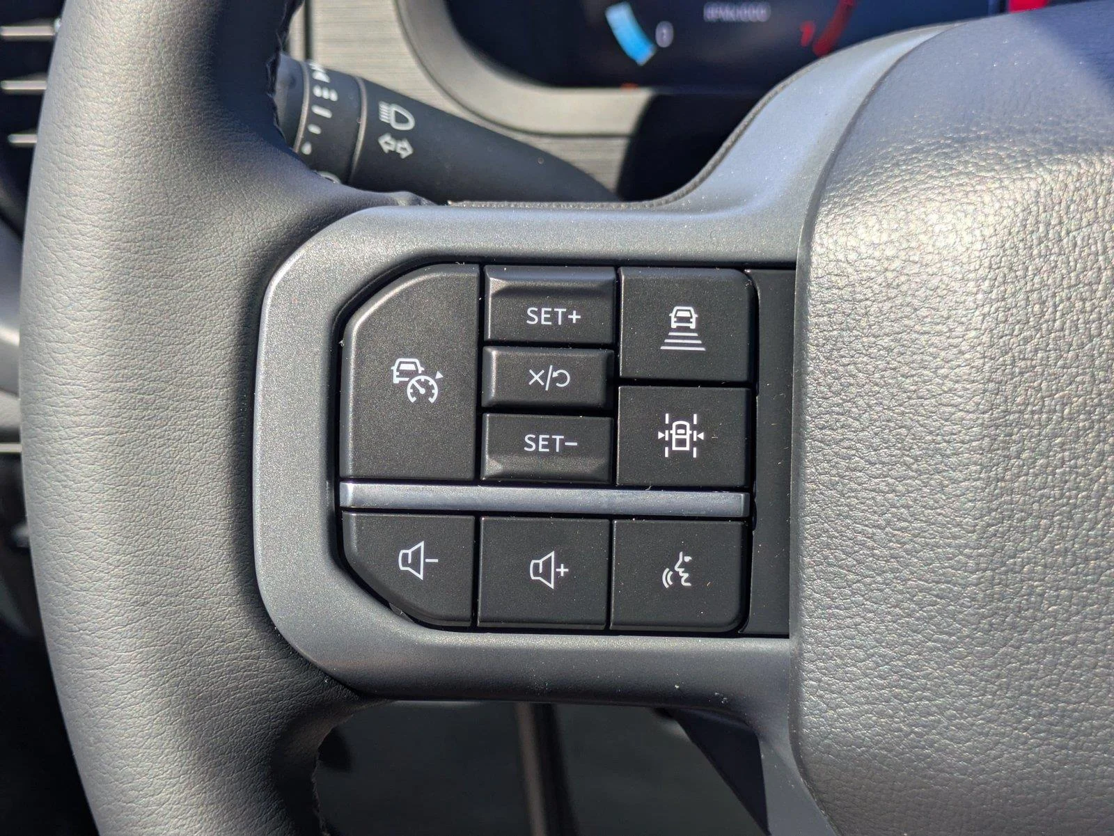 New 2026 Oxford White Ford XLT image 27