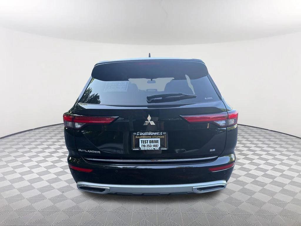 Used 2024  Mitsubishi SE image 6