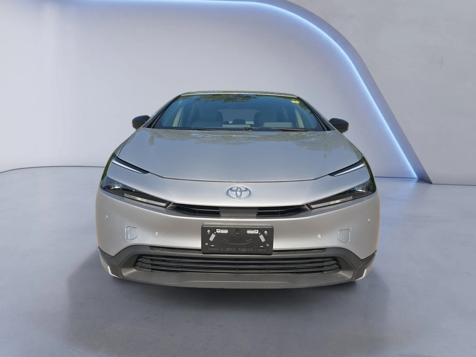 2025 Toyota Prius LE - Photo 9