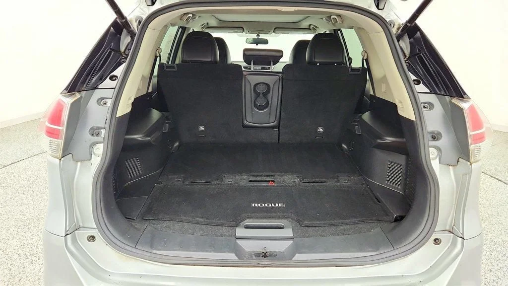 Used 2016 Brilliant Silver Nissan AWD 4dr SL w/ Premium Package & Panoramic Moonroof image 22