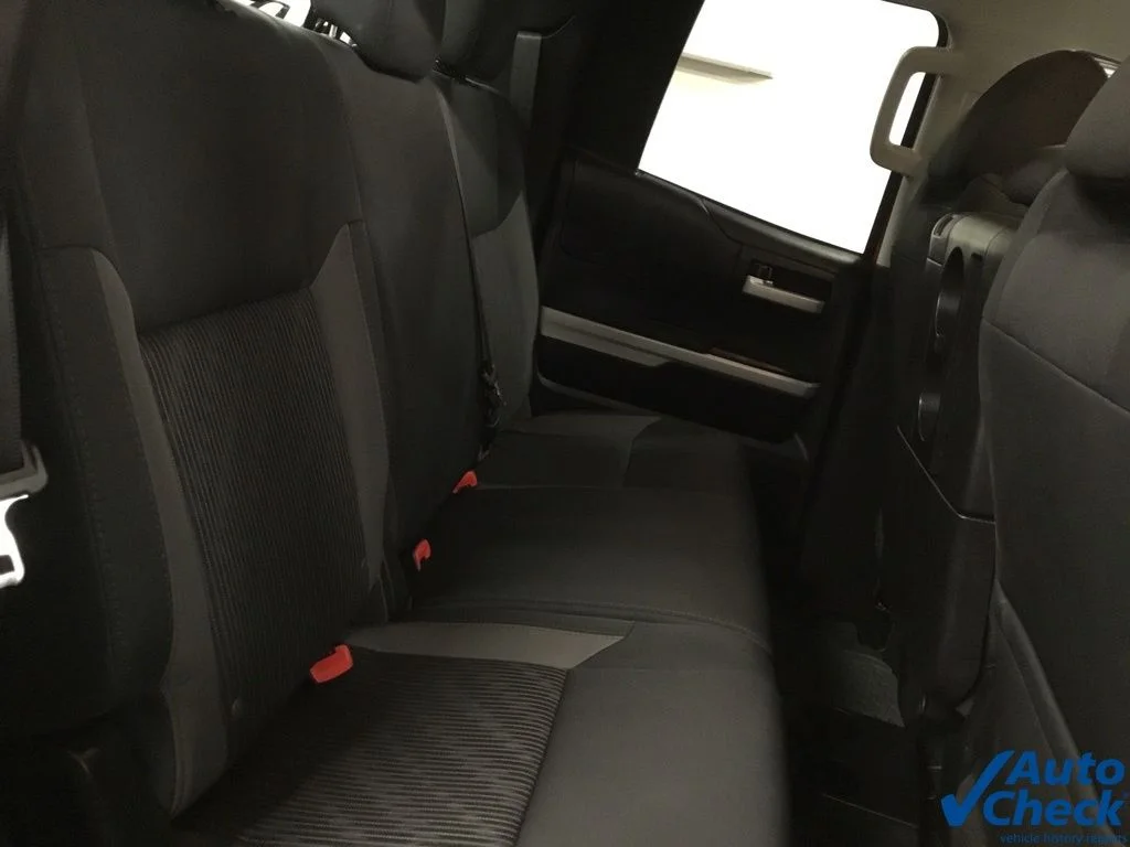 Used 2014 Red Toyota SR5 image 36