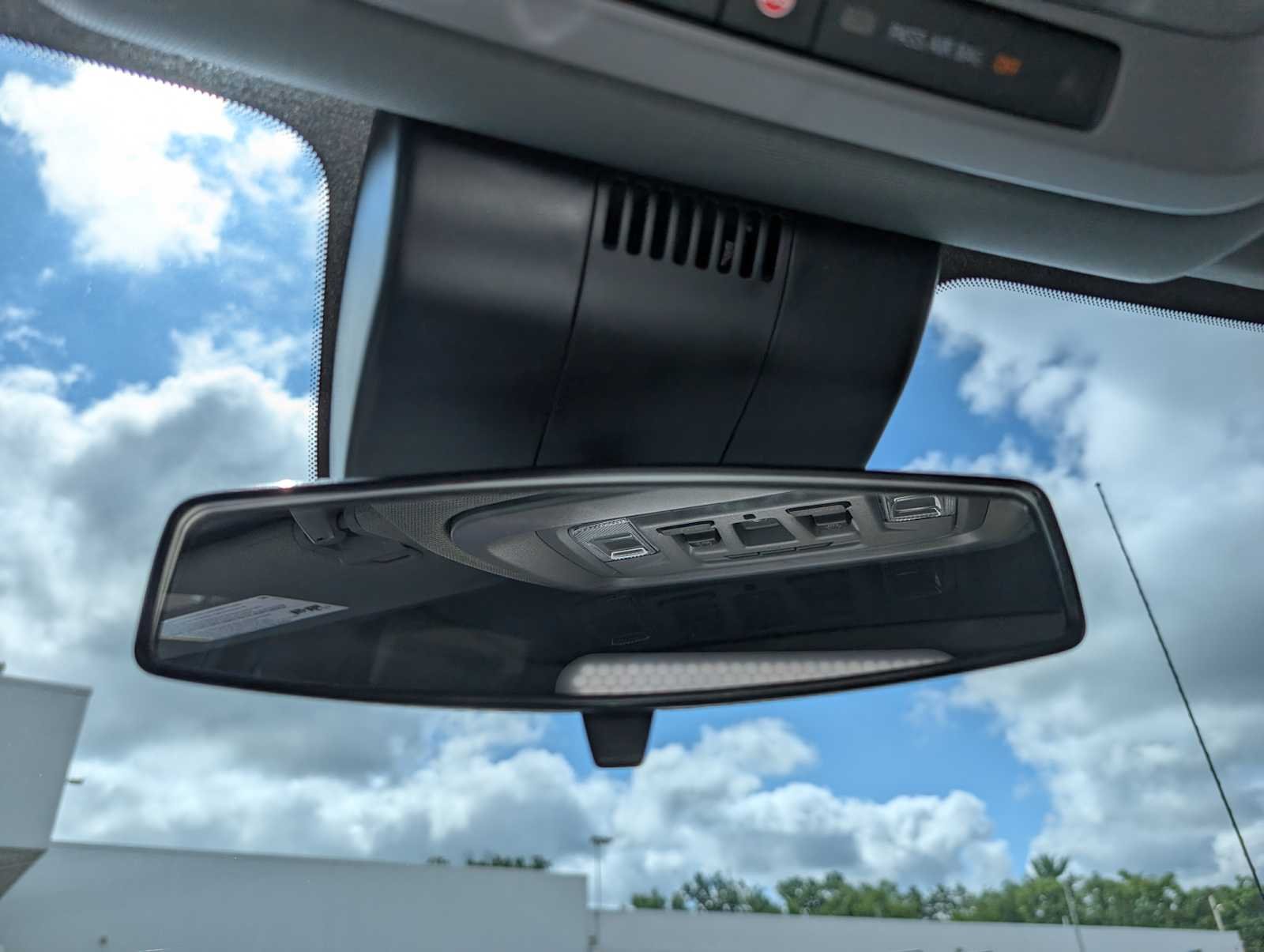 New 2026 Sterling Metallic GMC Elevation image 28