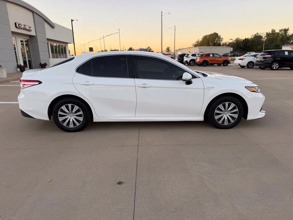Used 2020 Toyota Camry LE with VIN 4T1C31AK2LU529419 for sale in Newton, KS