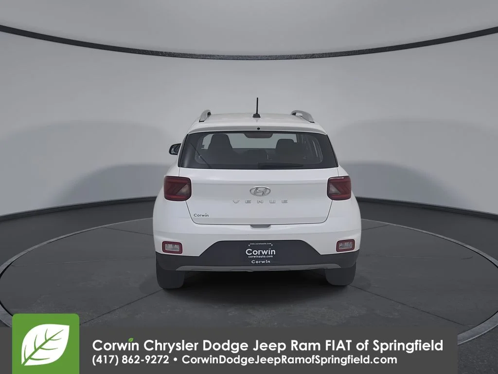 Used 2025 White Hyundai SEL image 13