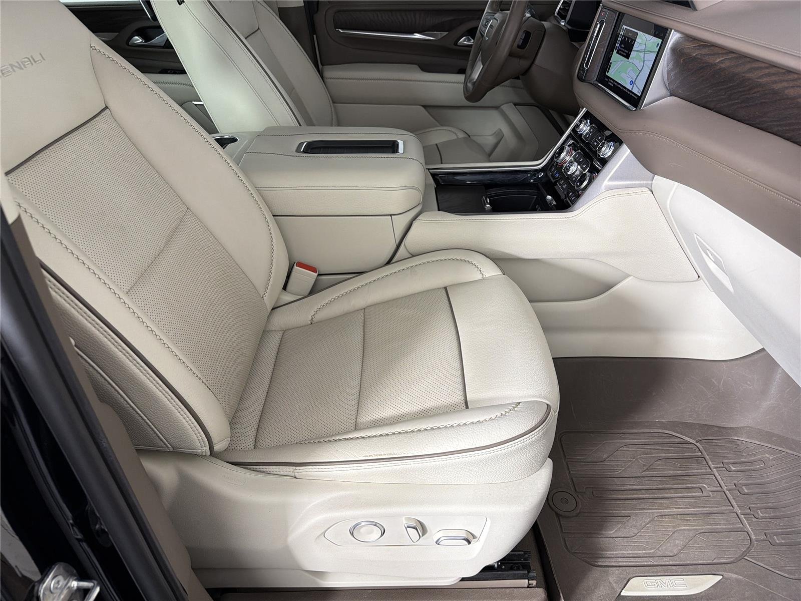 2023 GMC Yukon Denali - Photo 12