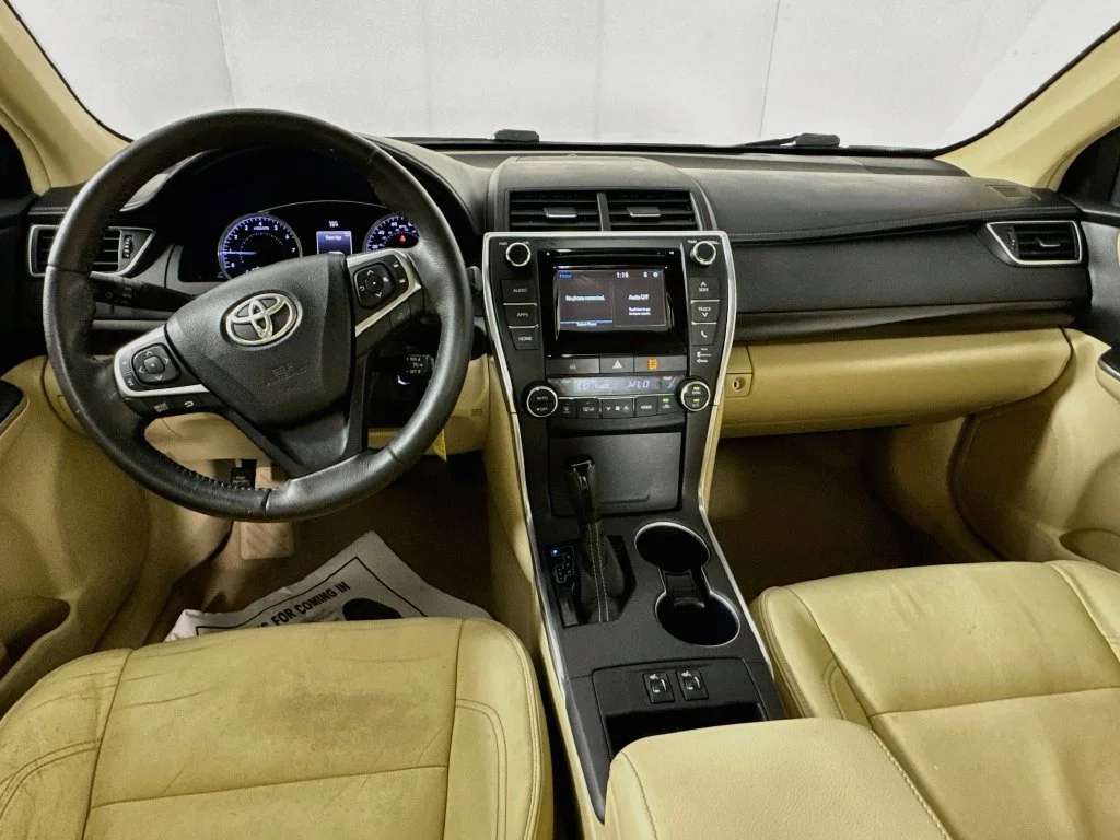 Used 2015 White Toyota XLE image 26
