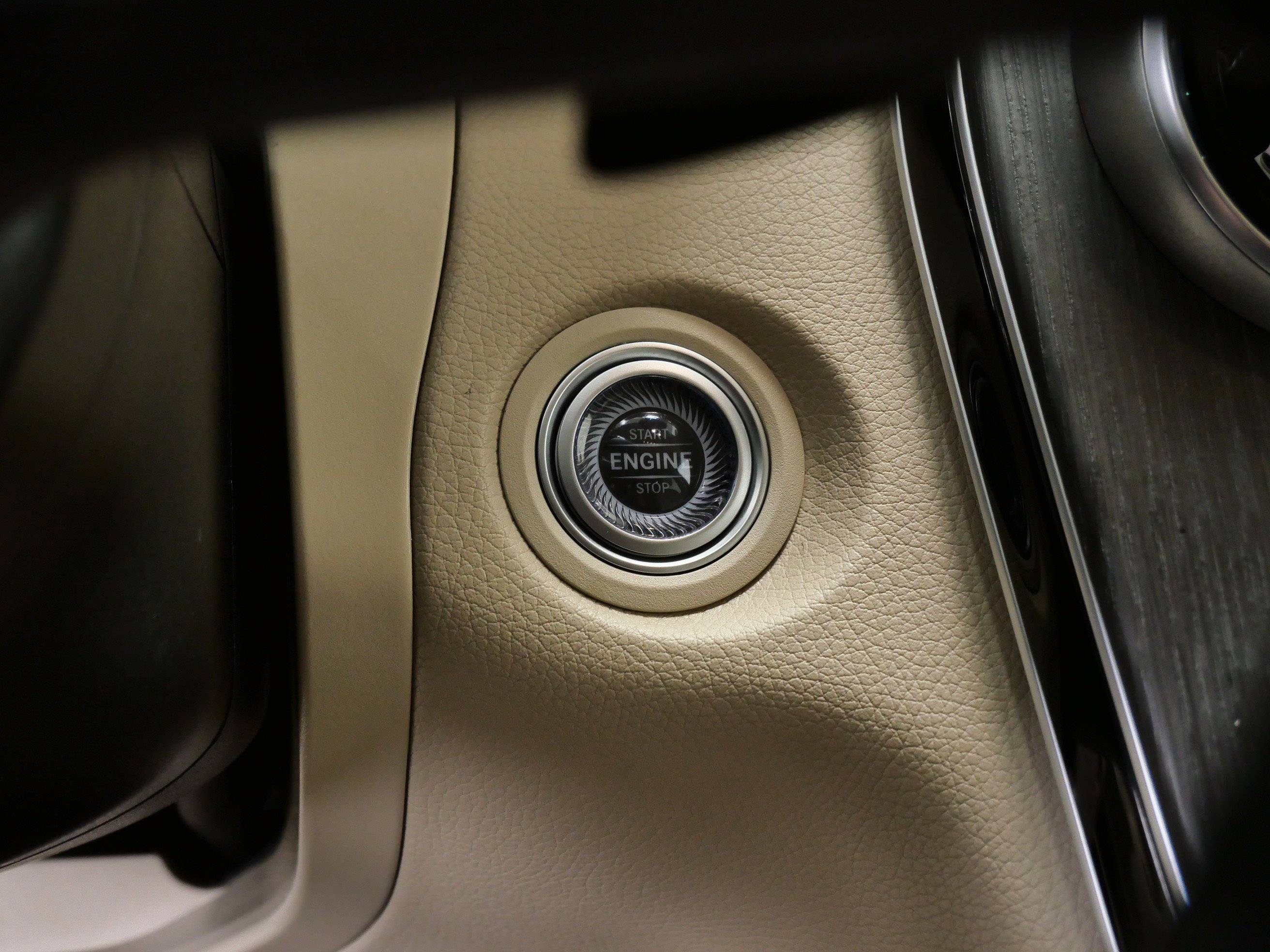 Used 2022 Selenite Grey Metallic Mercedes-Benz GLC 300 image 28