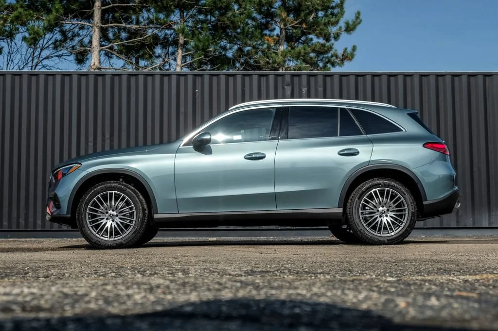 New 2026 Verde Silver Metallic Mercedes-Benz GLC 300 image 35