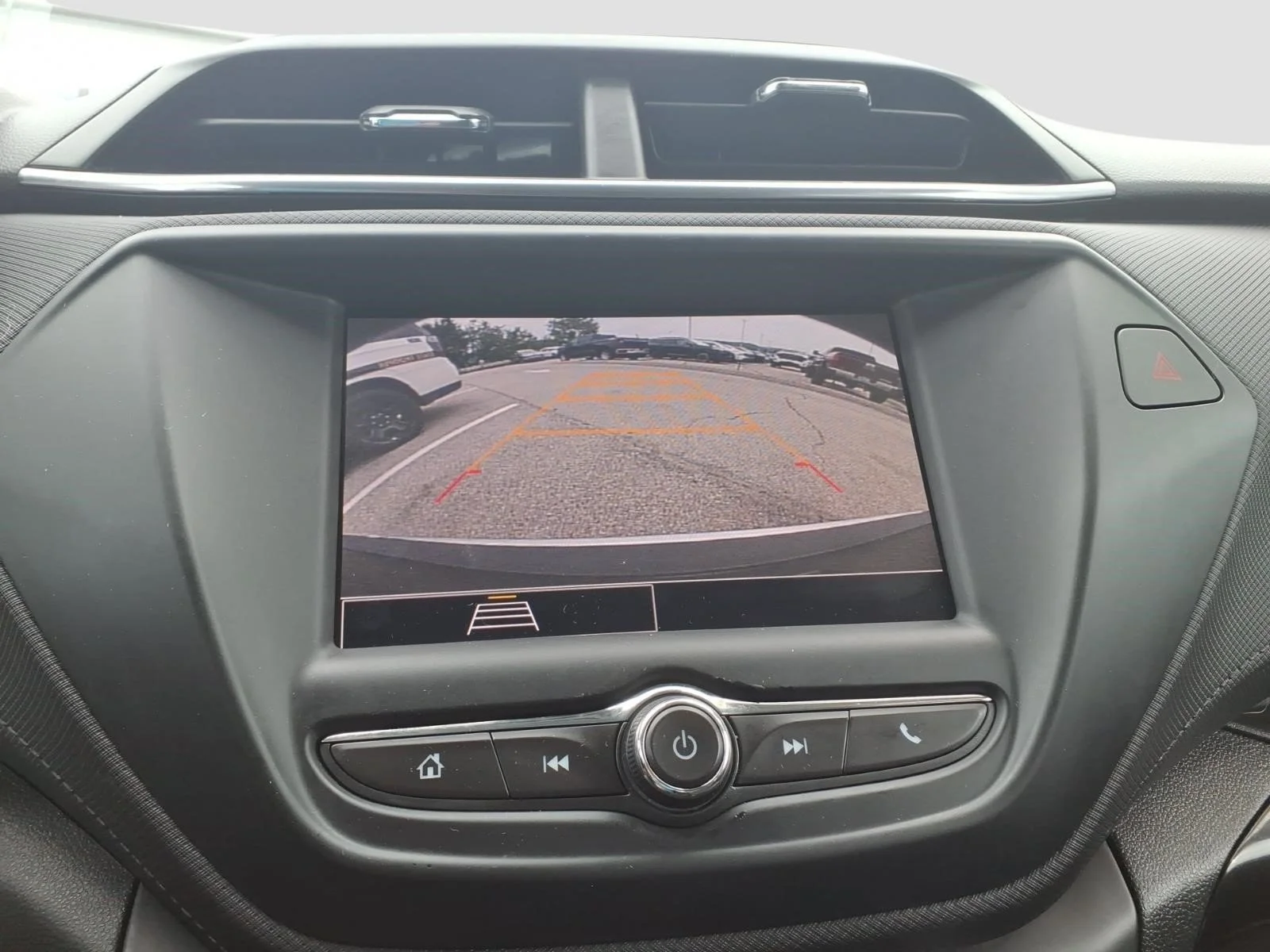Used 2022 Summit White Gaz Chevrolet LT image 19