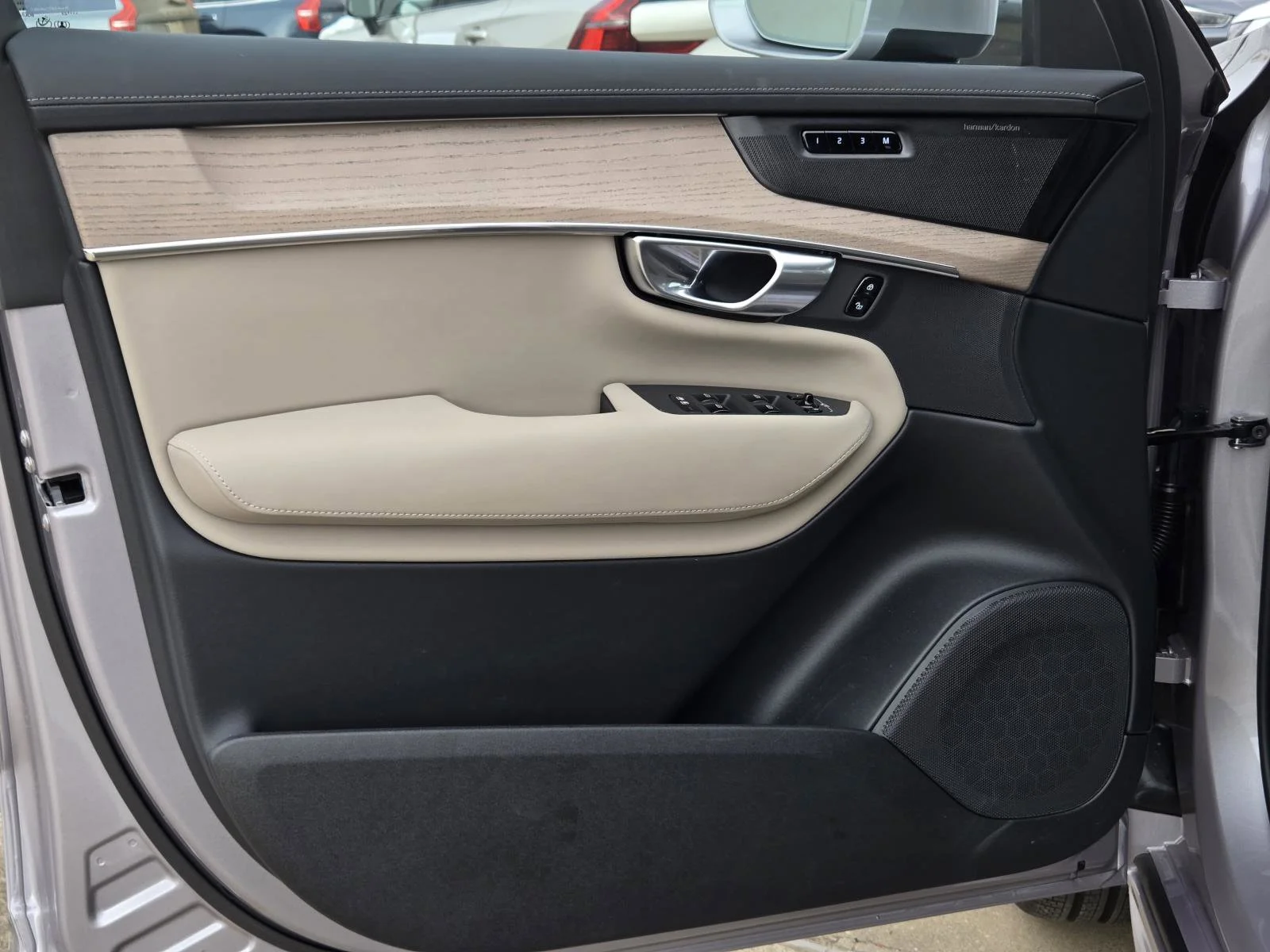 Used 2026 Aurora Silver Volvo Ultra image 20