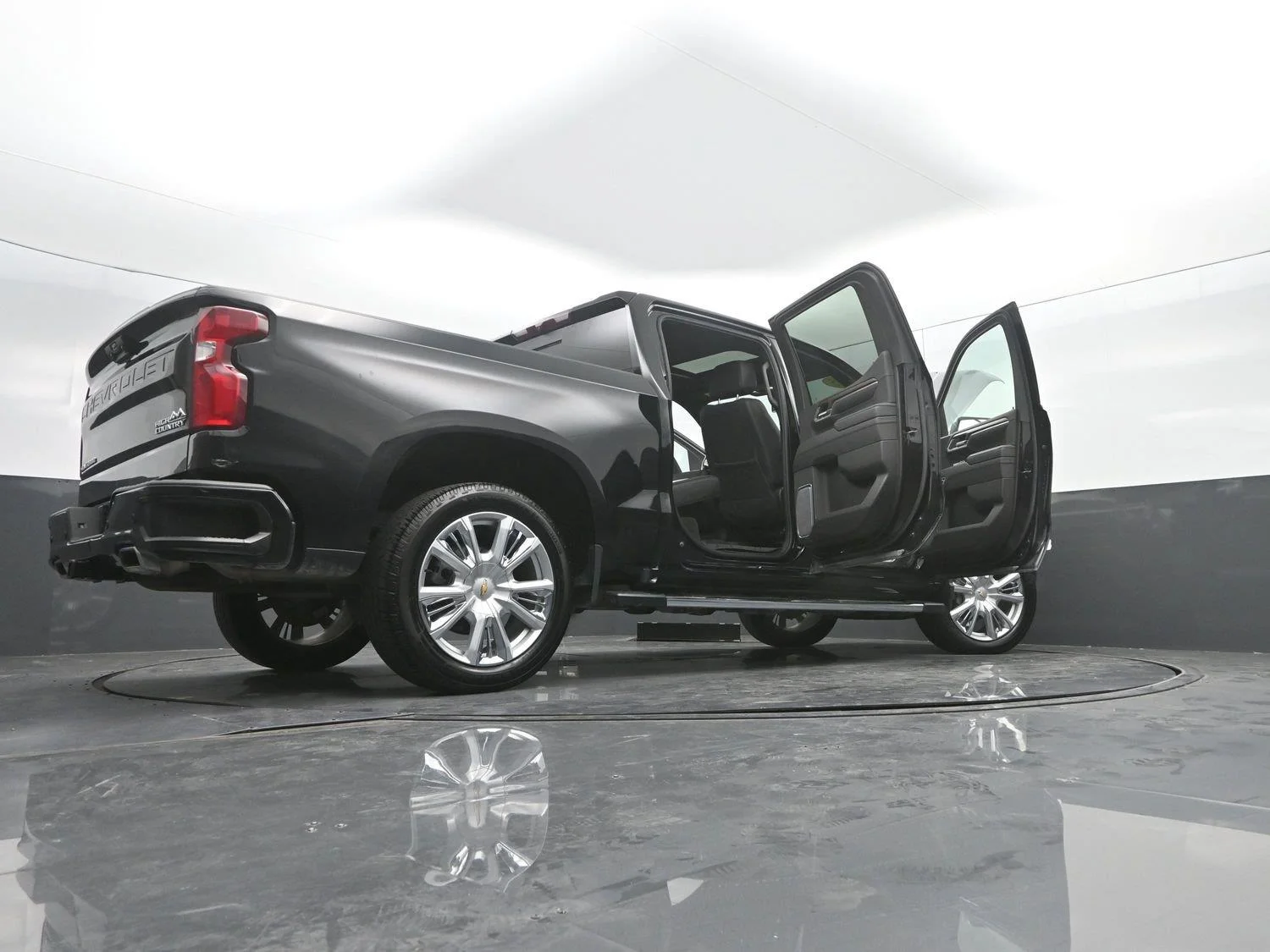 Used 2025 Black Chevrolet High Country image 56