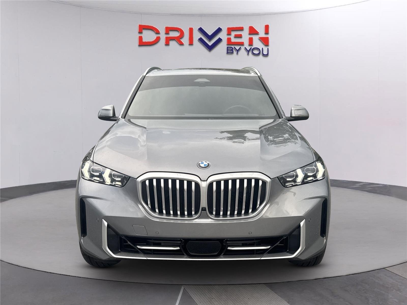 Used 2026 Skyscraper Grey Metallic BMW sDrive40i image 9