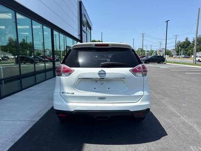 Used 2016 White Nissan S image 4