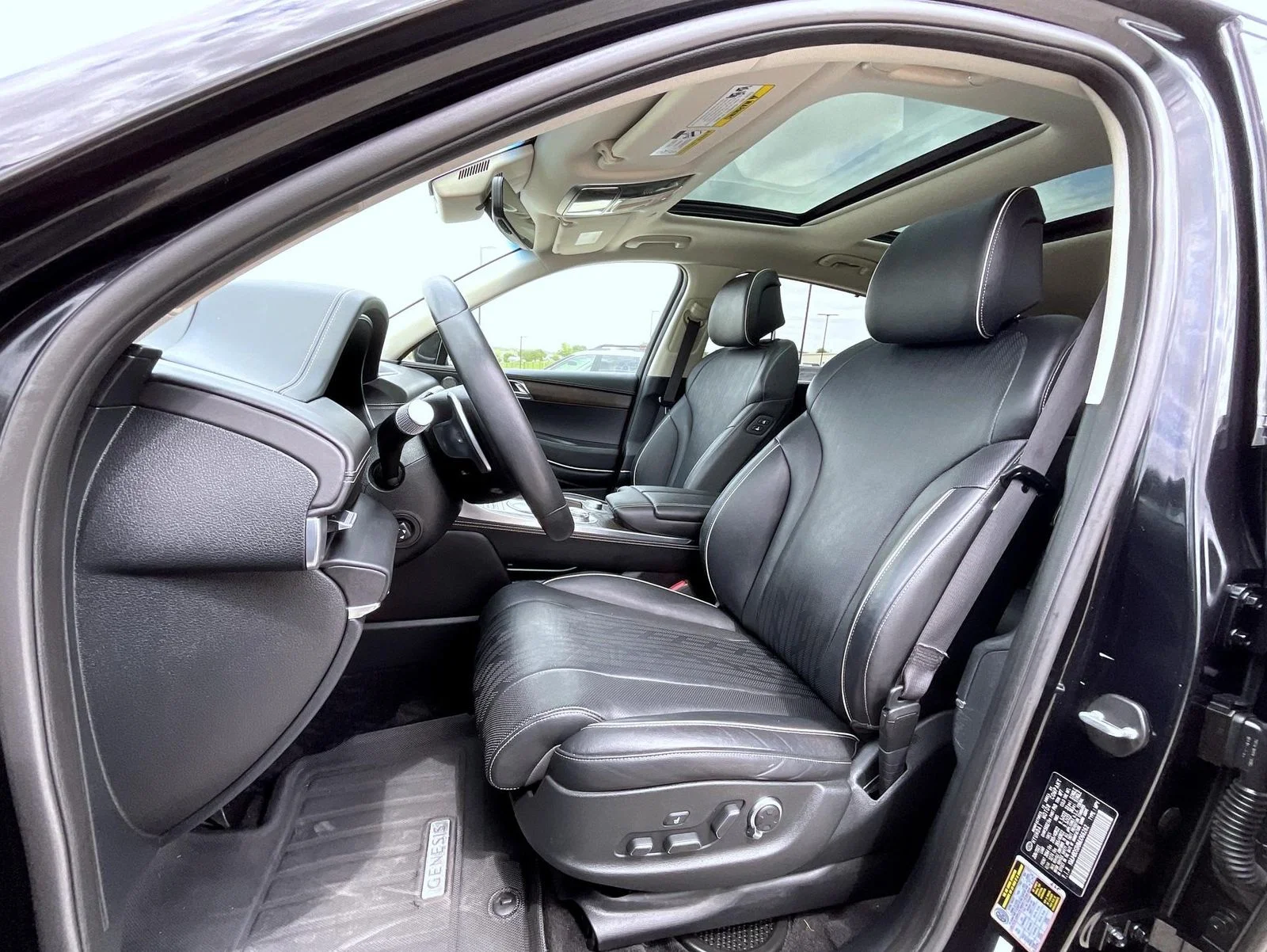 Used 2021 Black Genesis 2.5T image 11