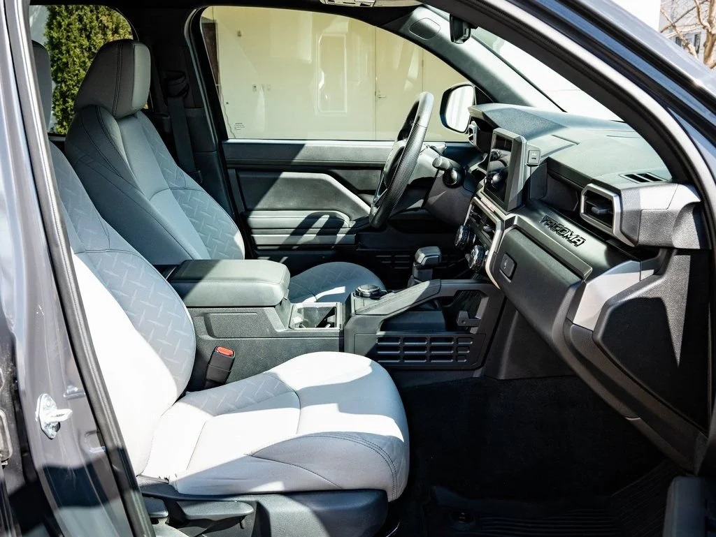 Used 2025 Underground Toyota SR5 image 22