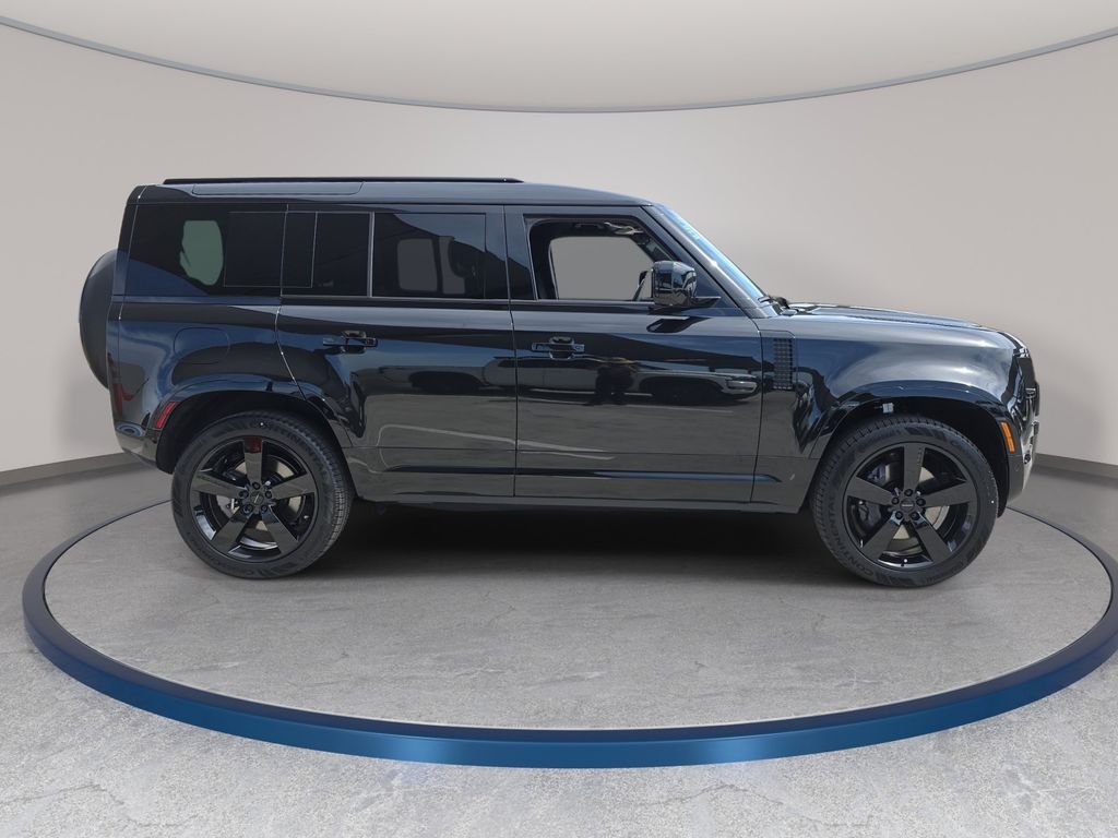 New 2026 Black Land Rover X-Dynamic SE image 4