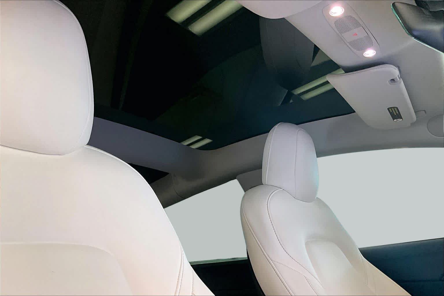 Used 2021  Tesla Standard Range Plus image 12