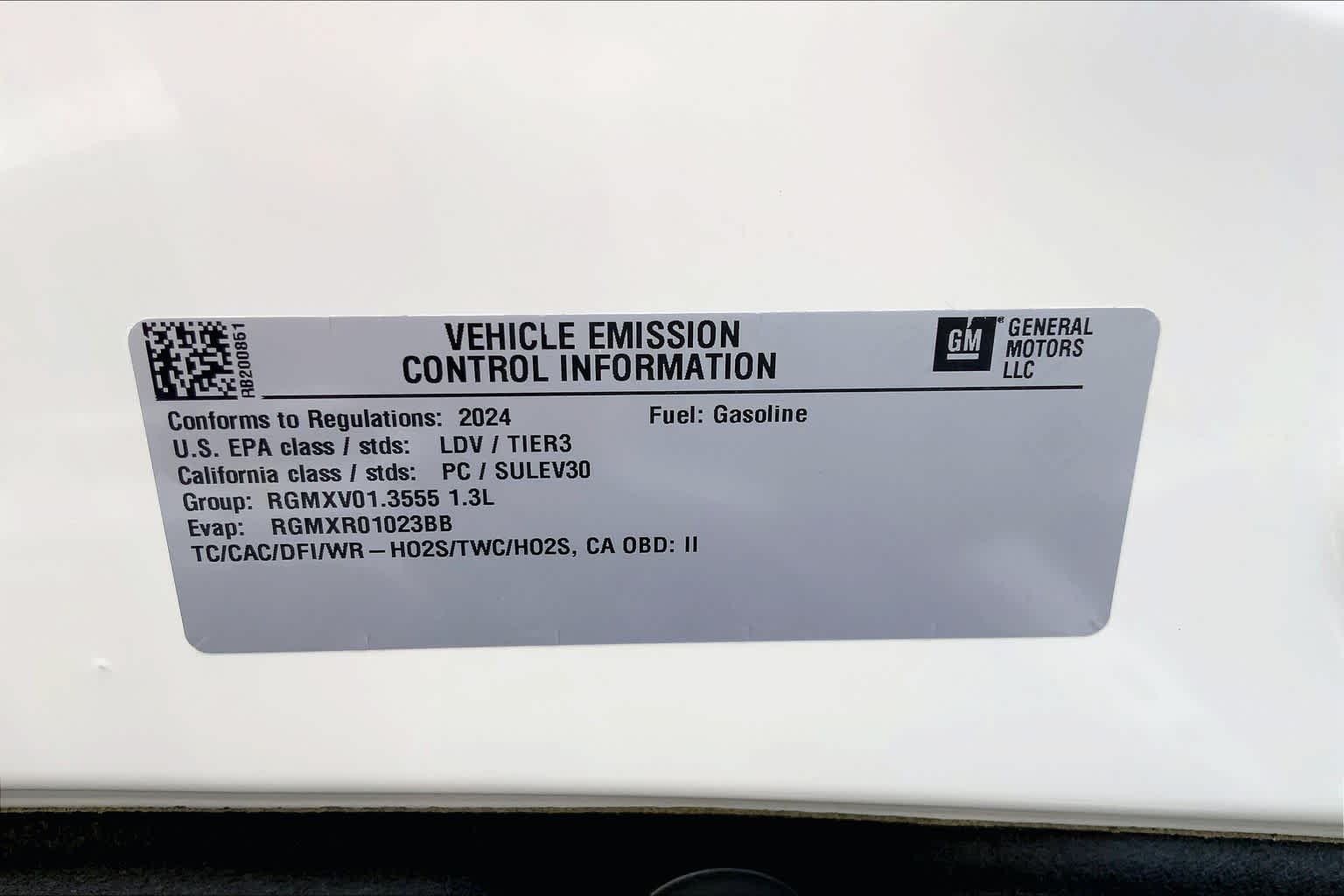 Used 2024 Summit White Buick Sport Touring image 33