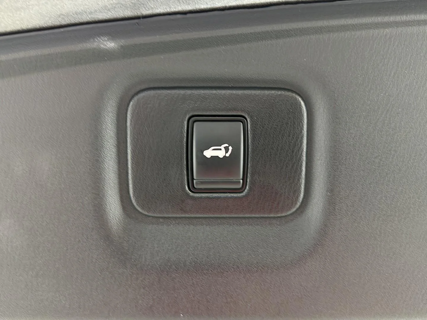Used 2020 Gun Metallic Nissan SL image 30