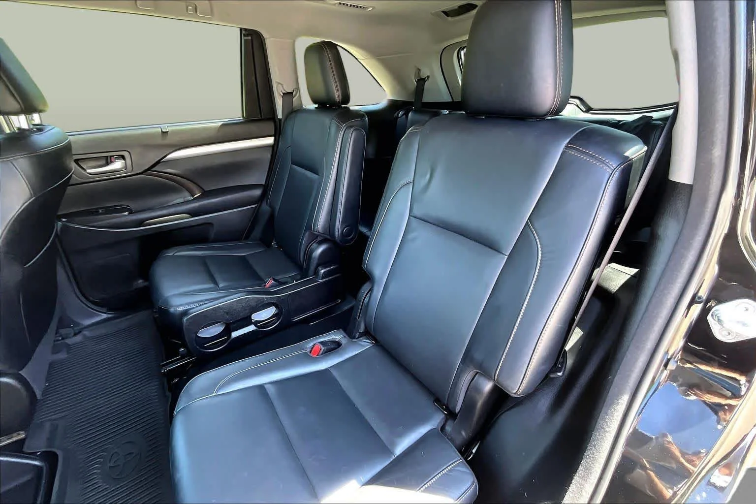 Used 2017 Midnight Black Metallic Toyota XLE image 21