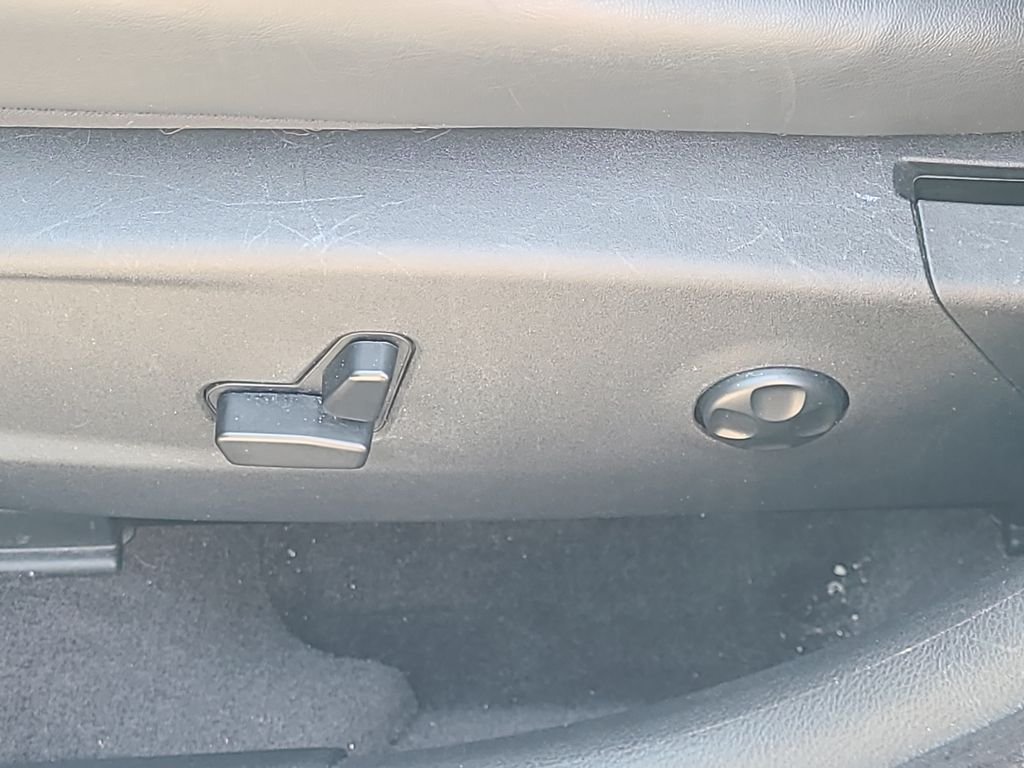Used 2018 White Chrysler S image 16