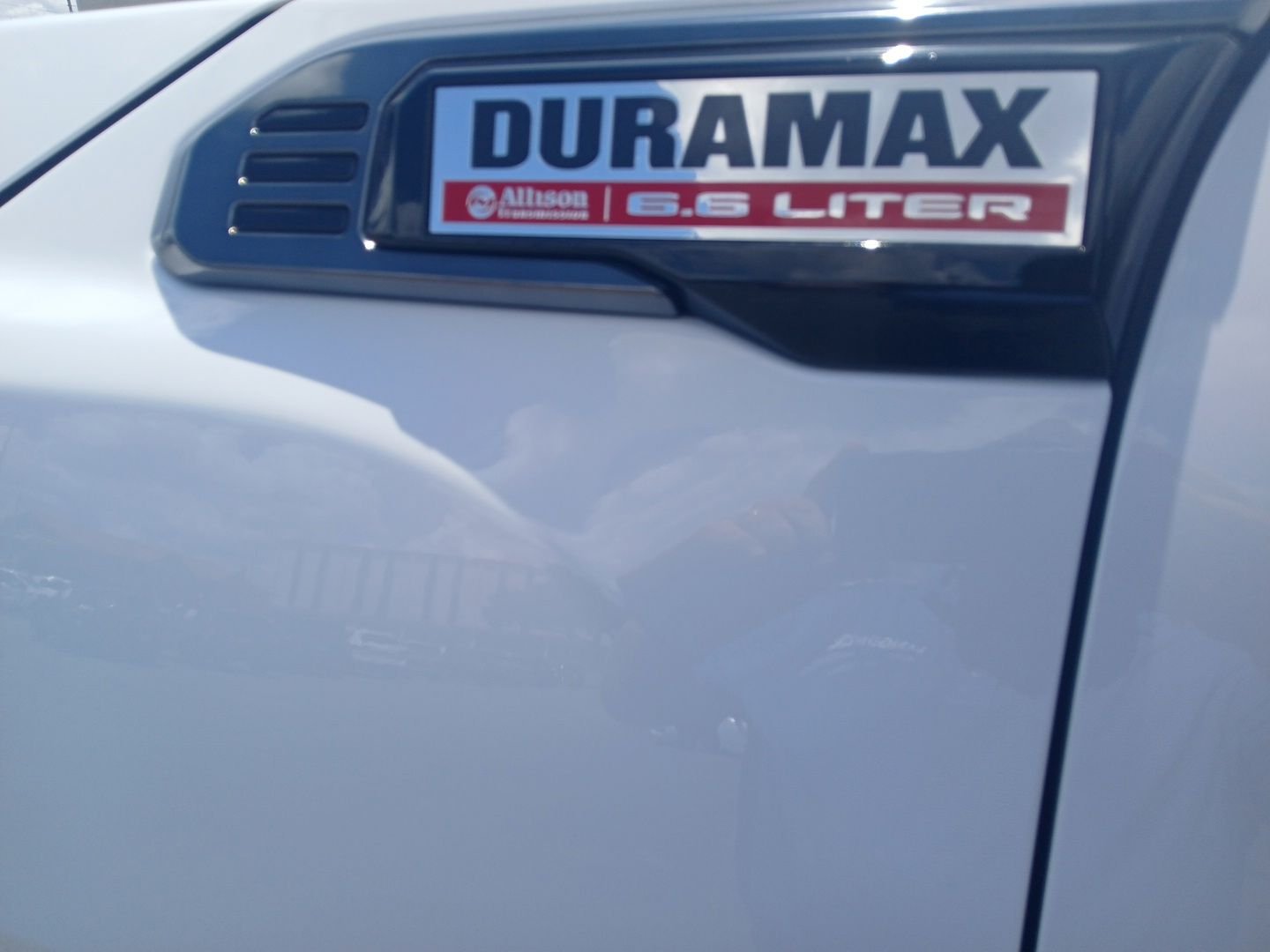 Used 2025 Summit White GMC AT4 image 11