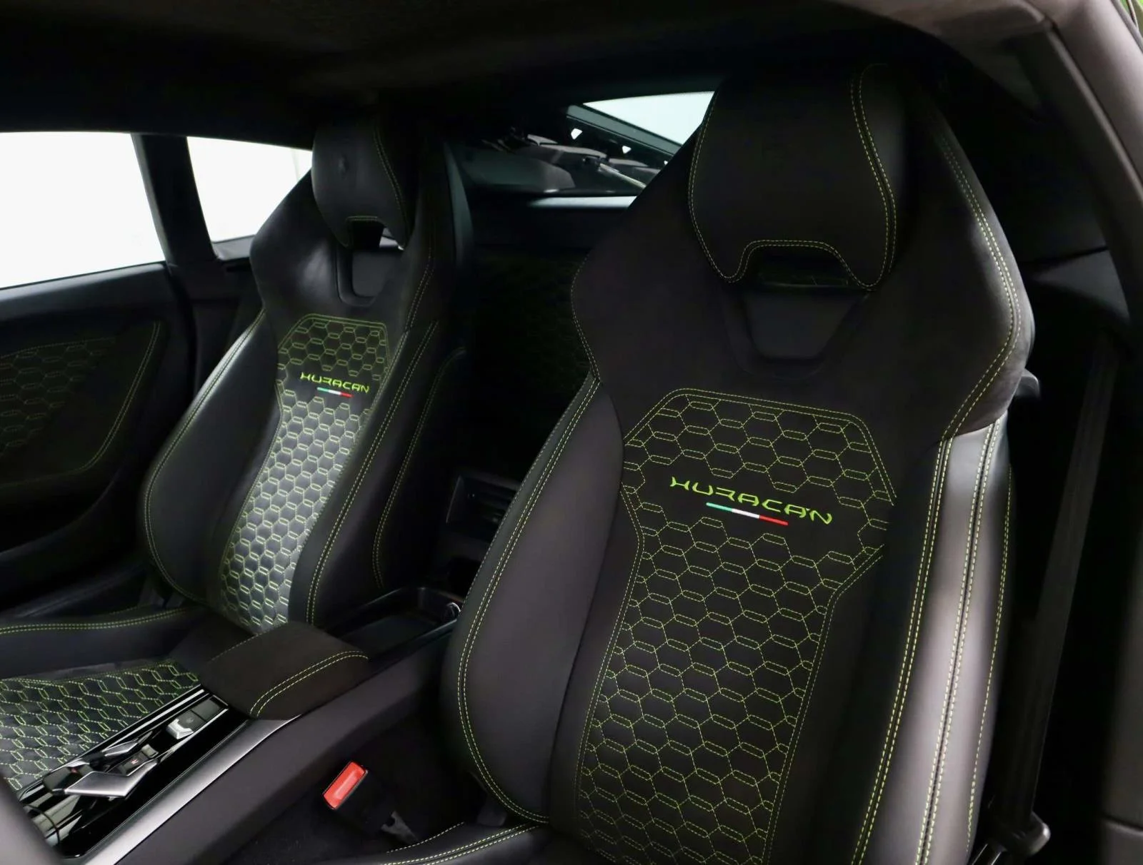 Used 2018 Verde Mantis Pearl Effect Lamborghini RWD Coupe image 19