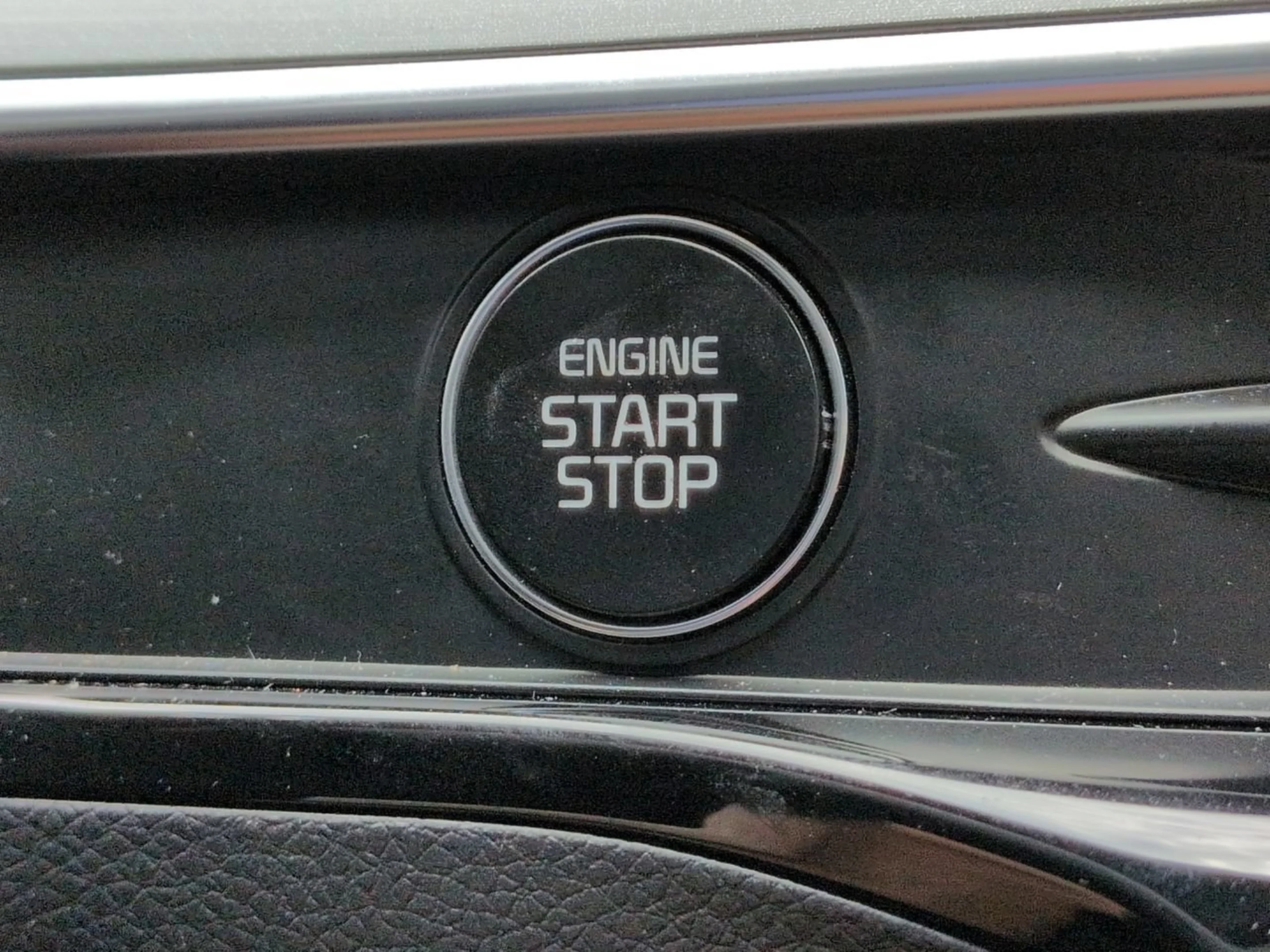 Used 2025 Snow White Pearl Kia GT-Line image 34