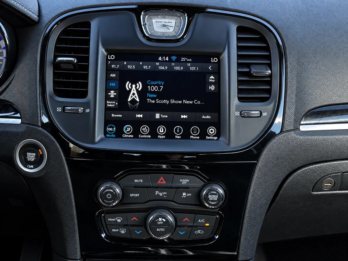 Used 2021 Black Chrysler S V6 Awd image 19