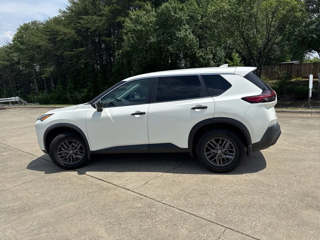 Used 2021 White Nissan S image 15