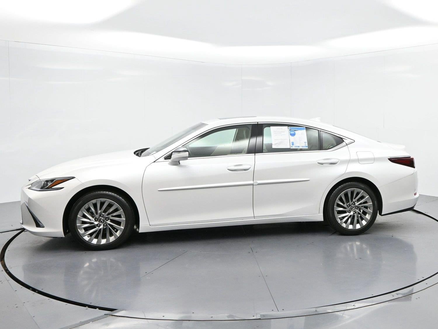 Used 2022 Eminent White Pearl Lexus ES 350 Ultra Luxury image 4
