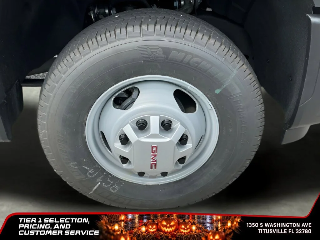 New 2026 Summit White GMC Pro image 27