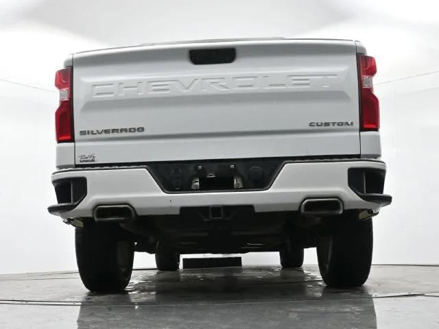 Used 2021 SUMMIT WHITE Chevrolet Custom image 14