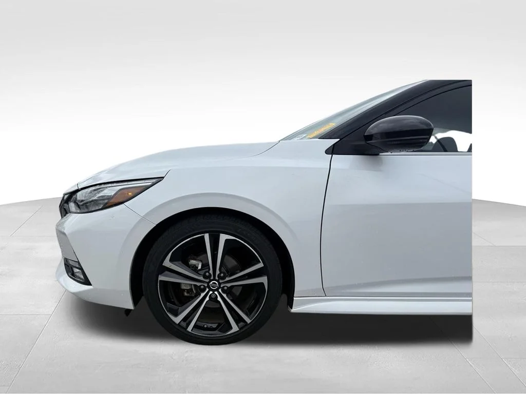 Used 2022 White Nissan SR image 19