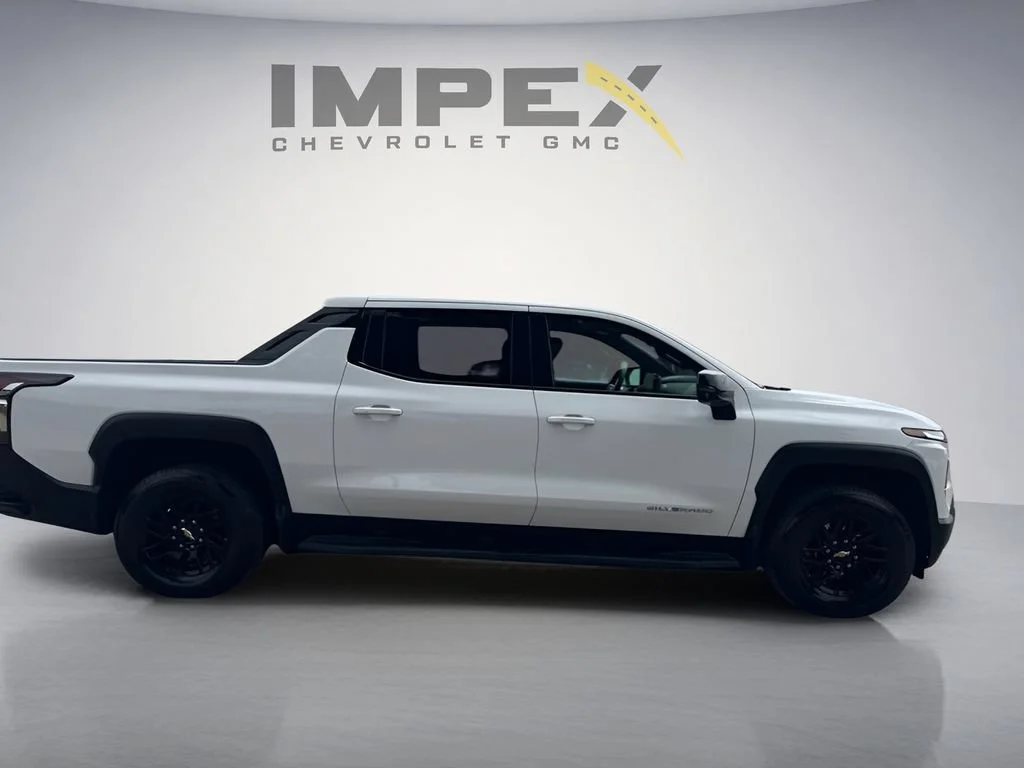 Used 2026 Summit White Chevrolet LT - Extended Range image 7