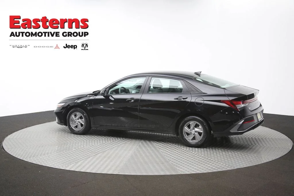 Used 2025 Black Hyundai SE image 59