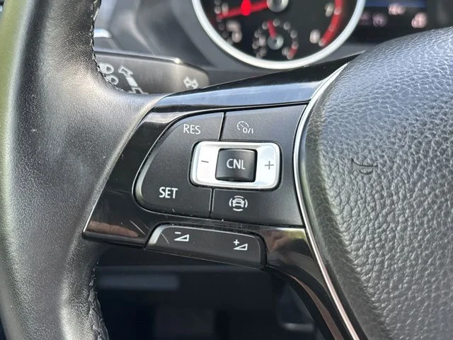 Used 2019 White Volkswagen 2.0T SE image 30