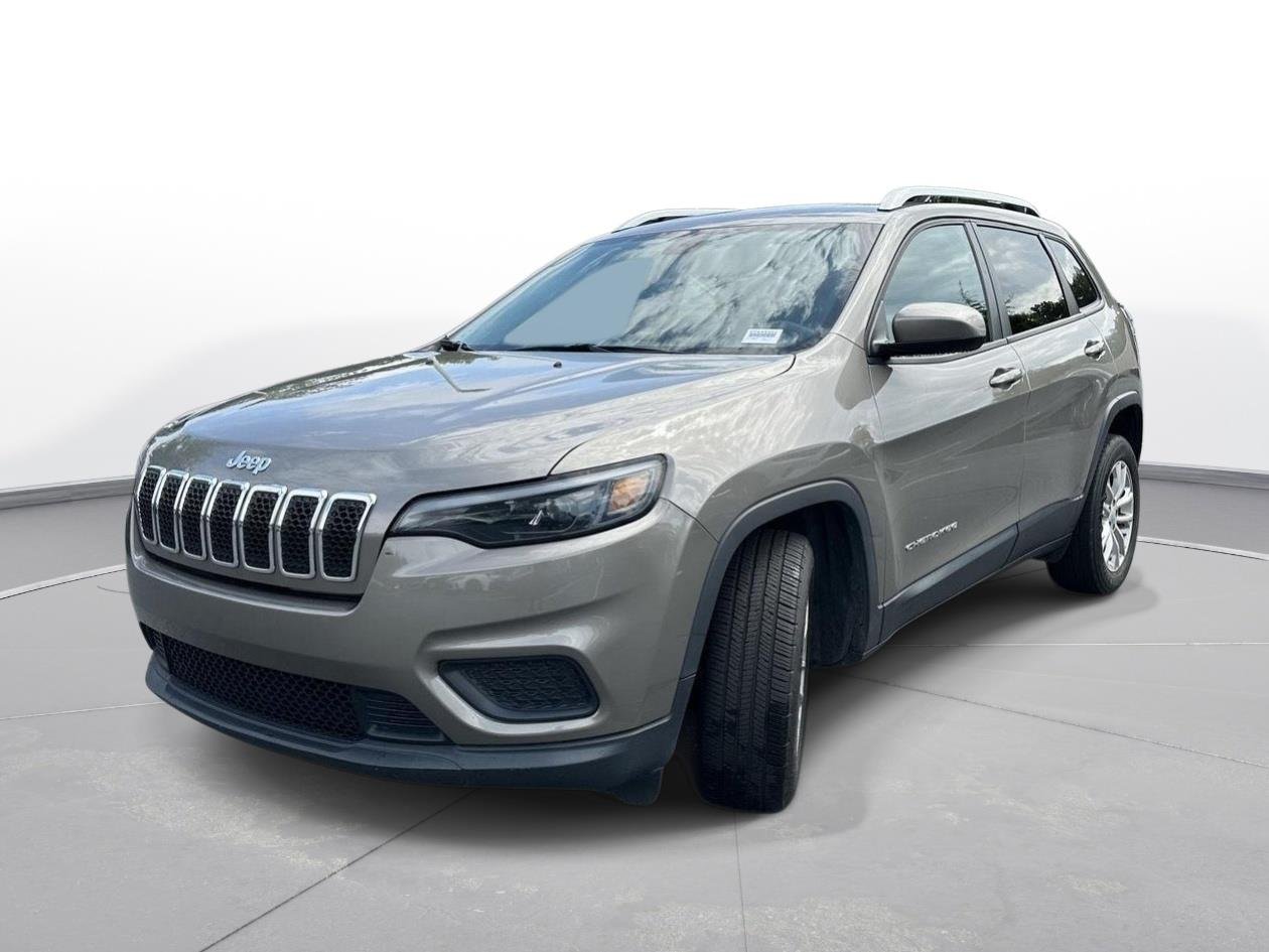 Used 2020 Light Brownstone Pearlcoat Jeep Latitude image 2