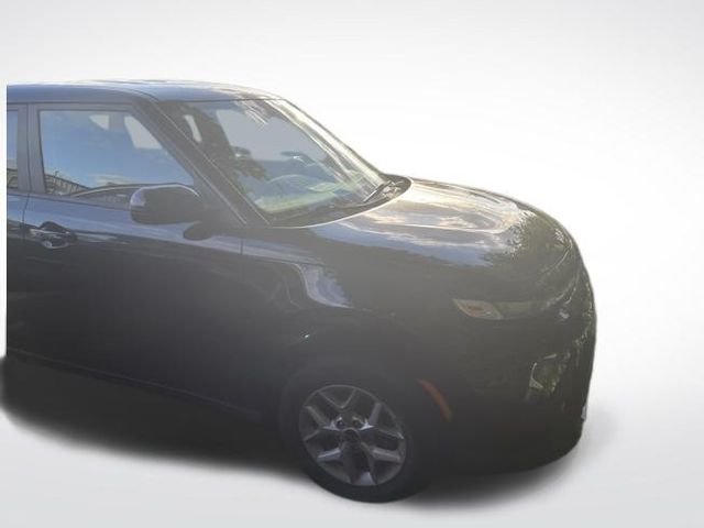 Used 2022 Cherry Black Kia LX image 2