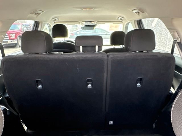 Used 2022 Sparkling Silver Kia LX image 32