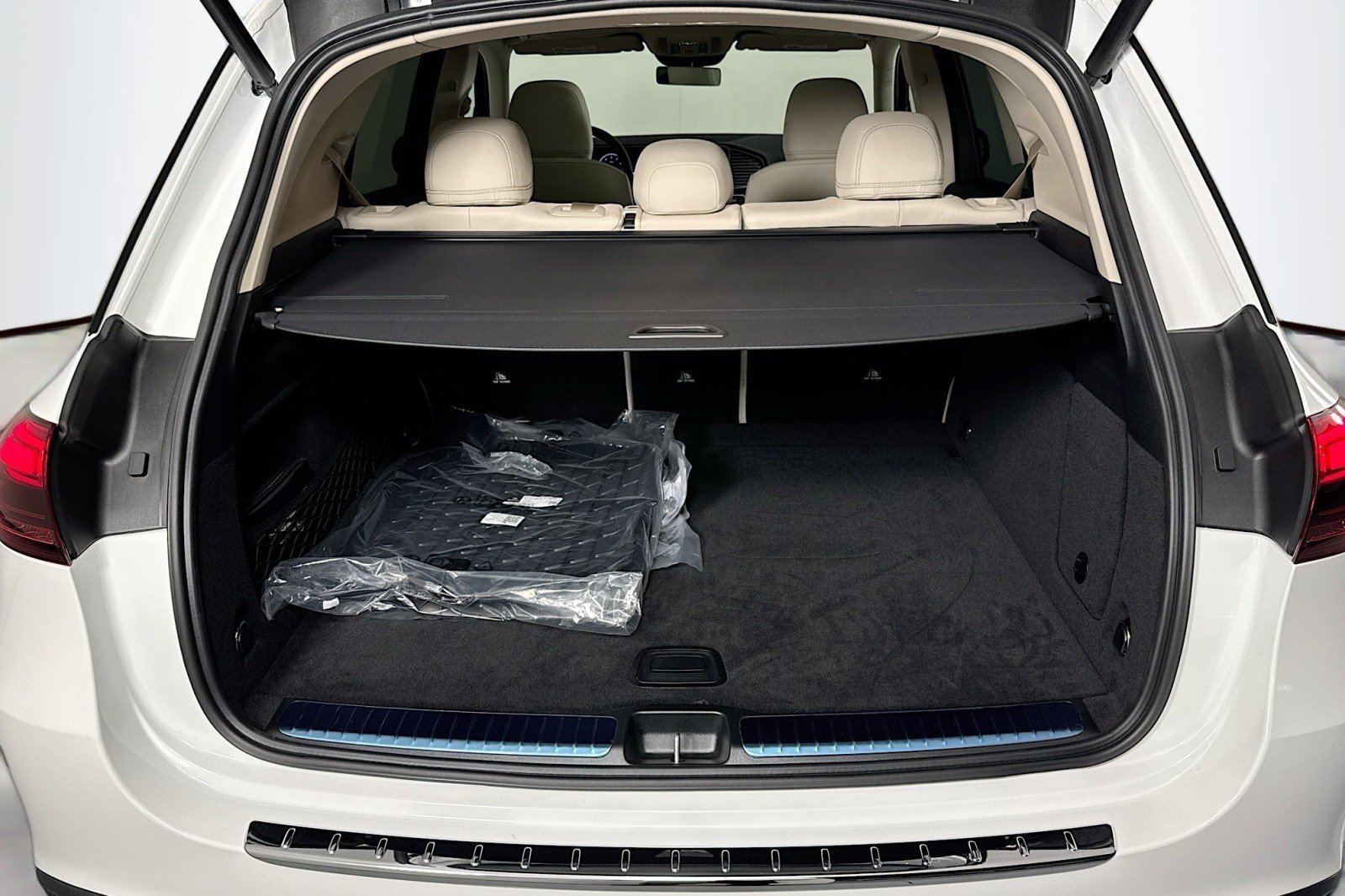 New 2026 Polar White Mercedes-Benz GLE 450 4MATIC® SUV image 22