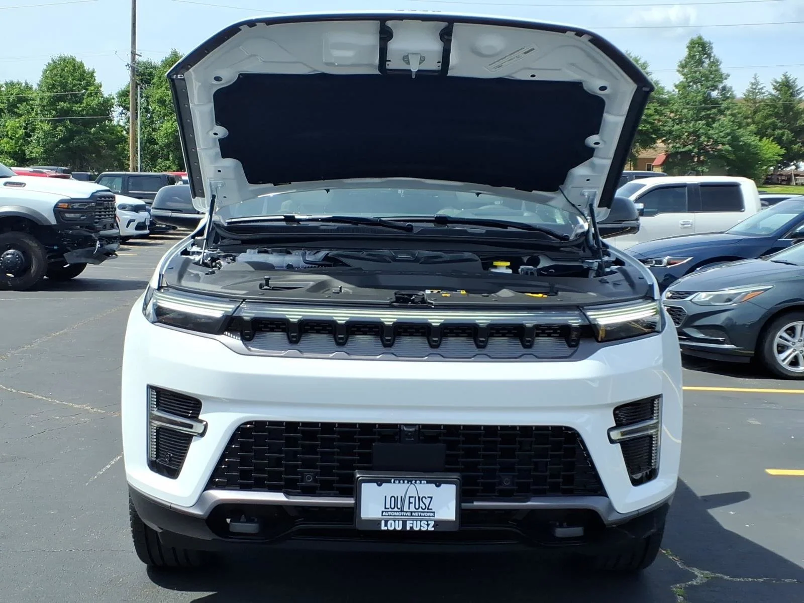 New 2026 Bright White Clear-Coat Exterior Paint Jeep Limited Reserve image 23