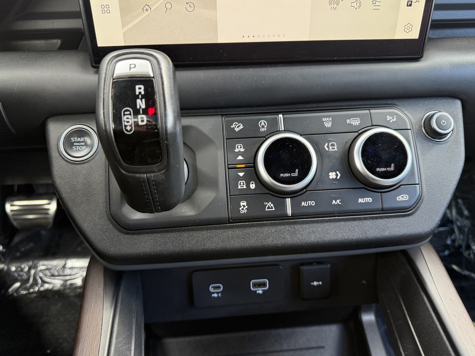 2023 Land Rover Defender X - Photo 12