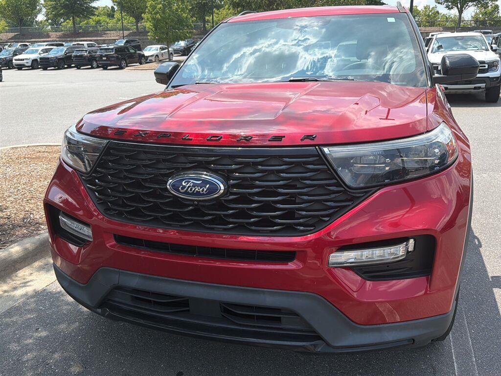 Used 2022 Rapid Red Metallic Tinted Clearcoat Ford ST-Line image 6