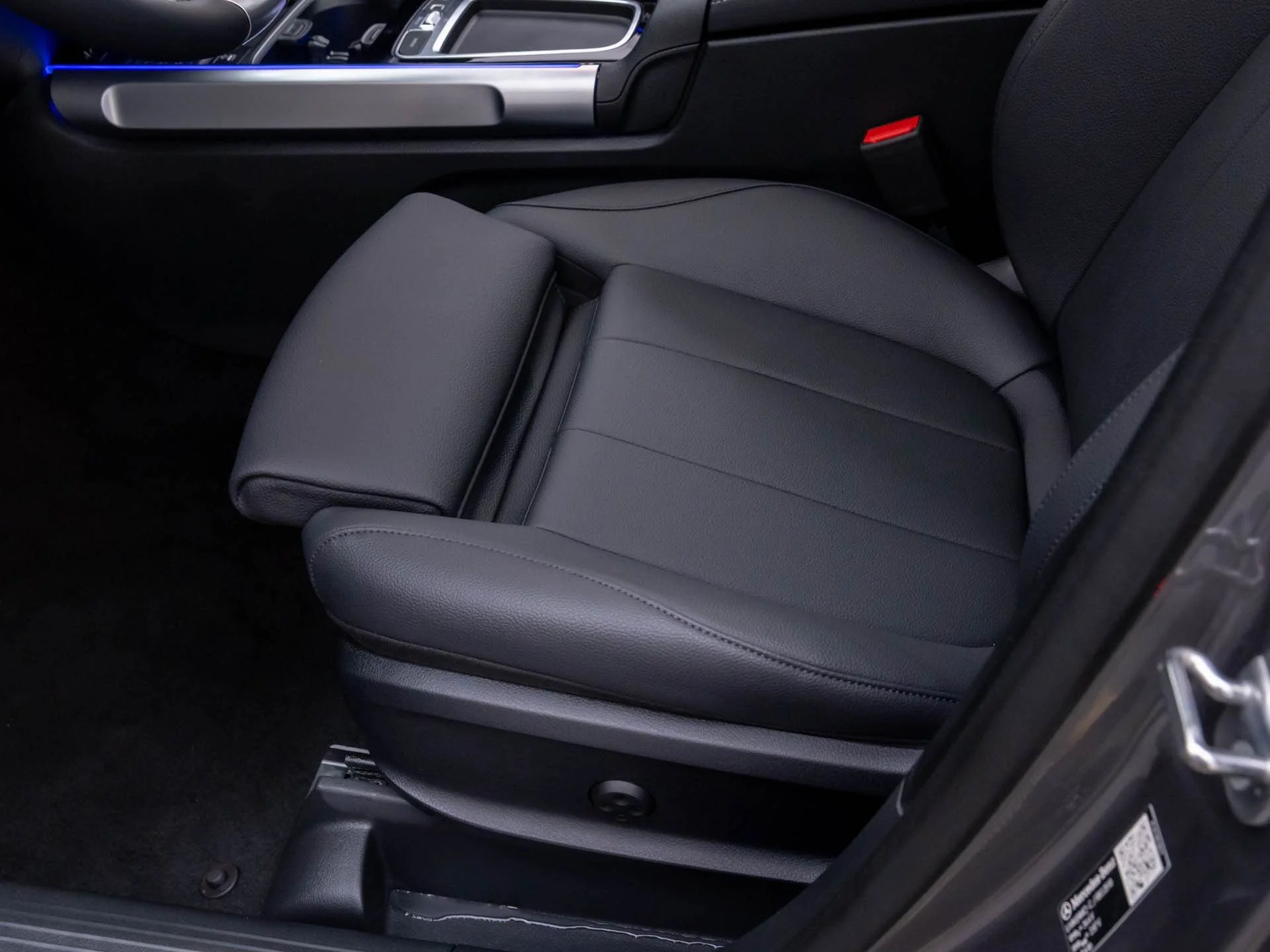 New 2026 Gray Mercedes-Benz GLB 250 image 18