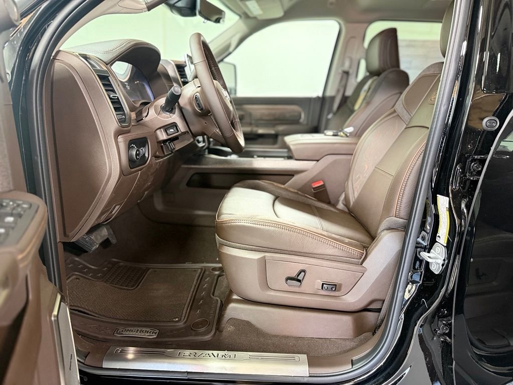 New 2026 Diamond Black Crystal Pearl-Coat Exterior Paint RAM Limited image 10