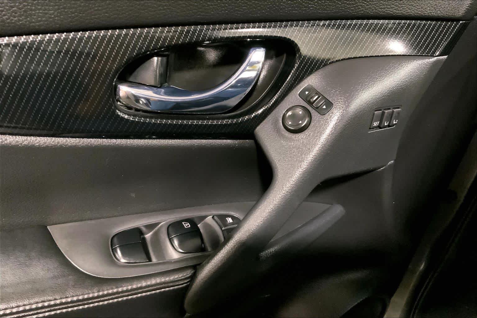 Used 2017 Gun Metallic Nissan SL image 36