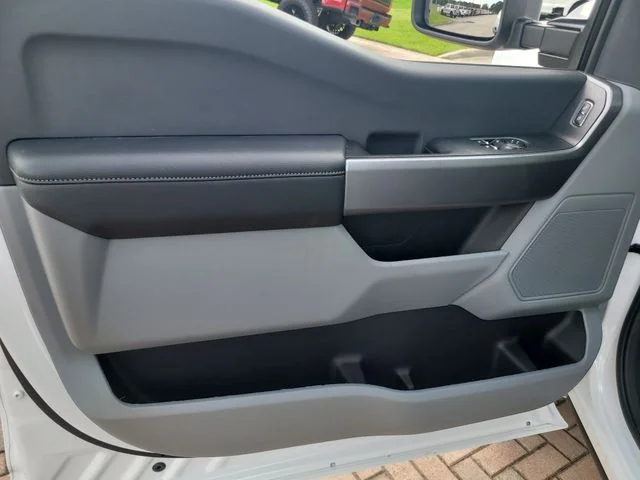 New 2026 Oxford White Ford XLT image 13