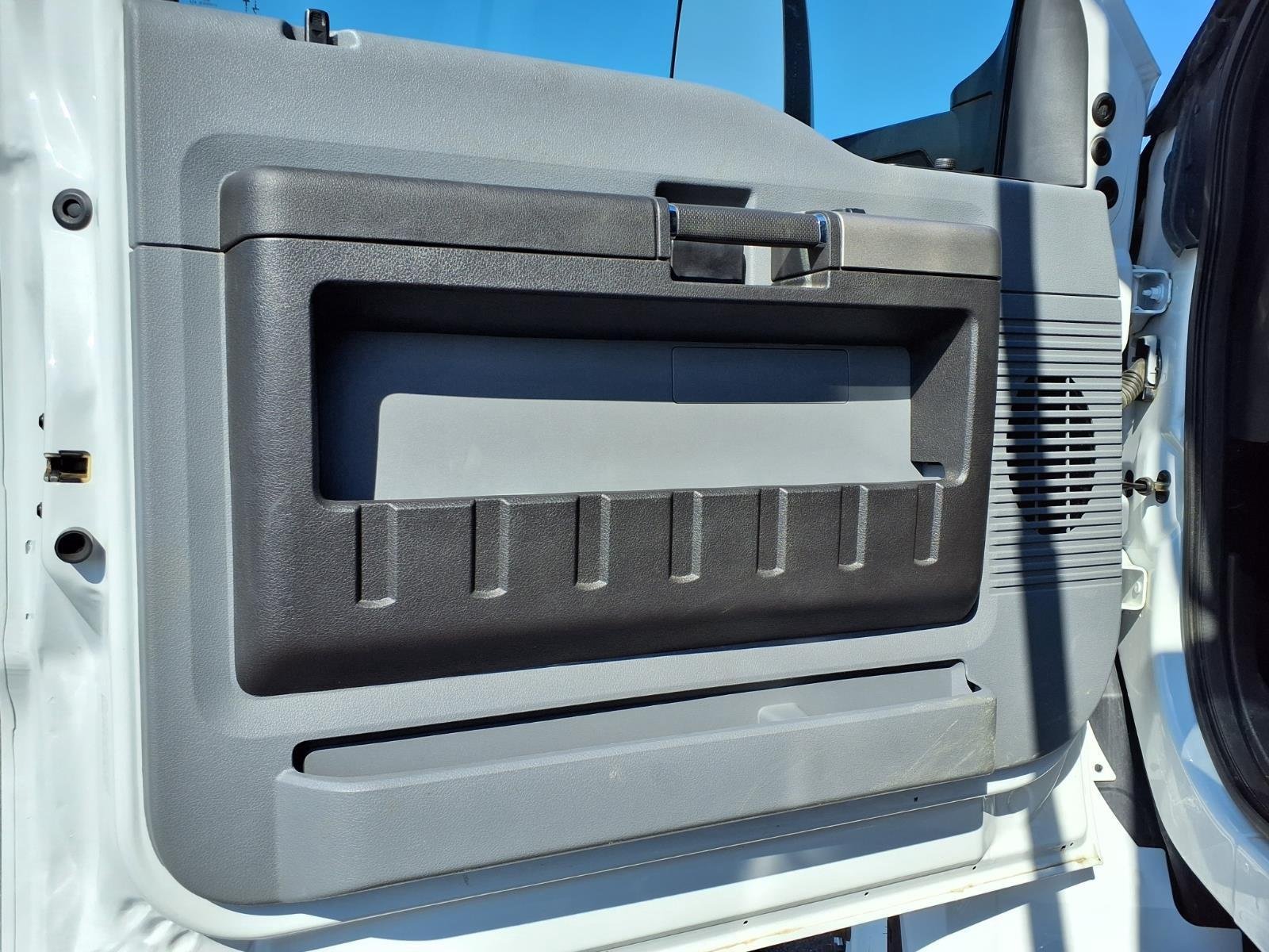 Used 2024 WHITE FORD MEDIUM TRUCK  image 32
