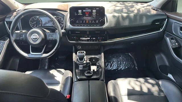 Used 2023 Pearl White Tricoat Nissan SL image 36
